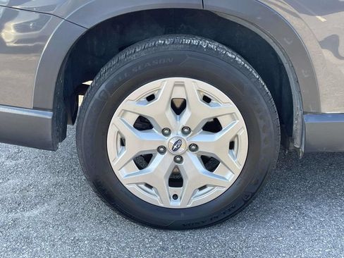 Used 2023 Subaru Forester AWD/4WD image 5