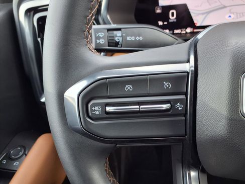 Used 2025 GMC Canyon AT4 image 15