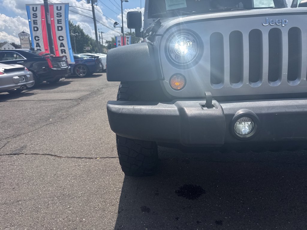 Used 2017 Jeep Wrangler Unlimited Rubicon w/ Connectivity Group AWD/4WD image 34
