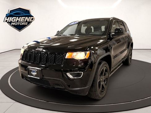 Used 2019 Jeep Grand Cherokee Laredo image 3