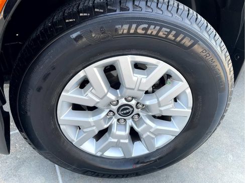 Used 2023 Nissan Frontier SV w/ Technology Package RWD image 8