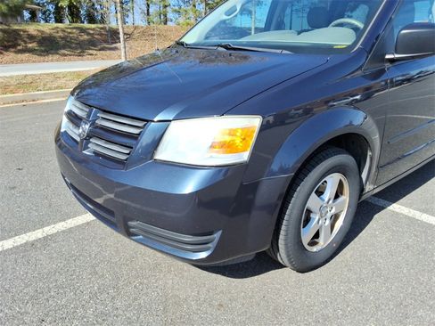 Used 2009 Dodge Grand Caravan SE image 9