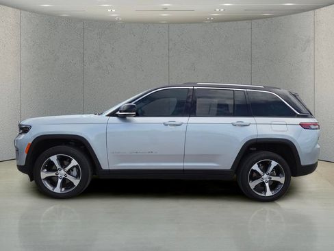 Used 2023 Jeep Grand Cherokee Limited RWD image 9