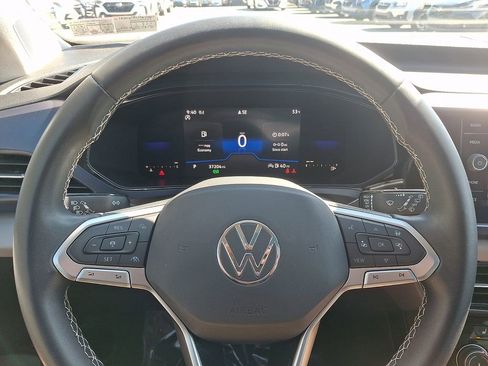Used 2023 Volkswagen Taos SE w/ Panoramic Sunroof Package image 20