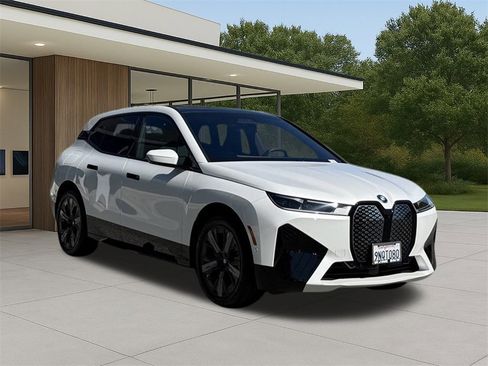 Used 2025 BMW iX xDrive50 image 4