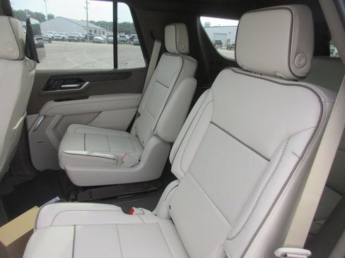 New 2026 GMC Yukon Denali w/ Denali Reserve Package AWD/4WD image 12