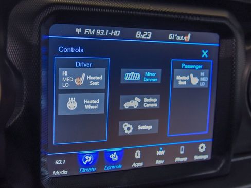 Used 2023 Jeep Wrangler Unlimited w/ Sun & Screen Package image 21