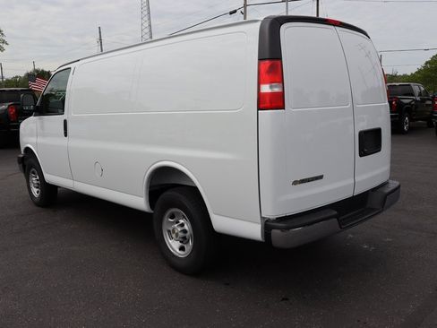 New 2025 Chevrolet Express 3500 w/ Chrome Appearance Package image 24