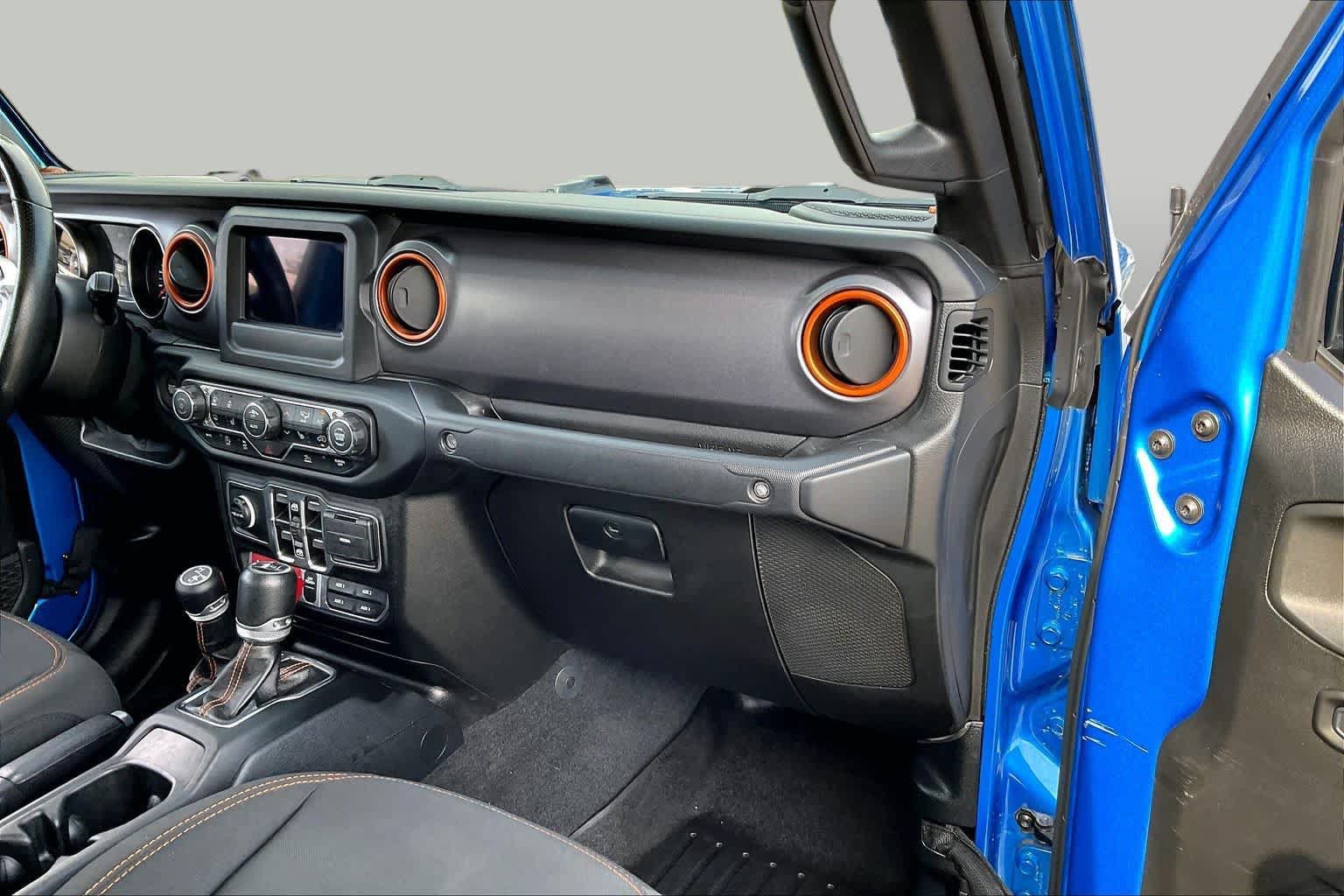 Used 2021 Jeep Gladiator Mojave w/ Cold Weather Group AWD/4WD image 18