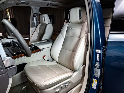 Used 2025 Cadillac Escalade Sport Platinum w/ LPO, Floor Liner Package image 24