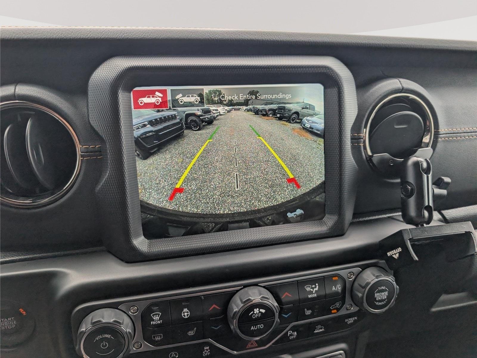 Used 2022 Jeep Wrangler Unlimited Sahara AWD/4WD image 27