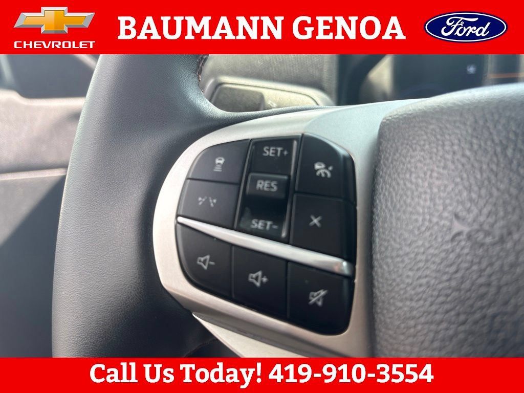 Used 2025 Ford Explorer Active AWD/4WD image 19