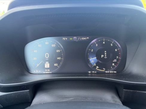 Used 2022 Volvo XC40 T5 Momentum AWD/4WD image 28