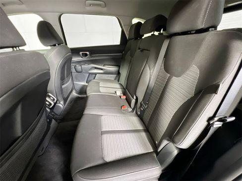 Certified 2024 Kia Sorento LX image 23