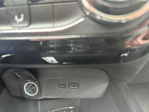 Used 2025 Chevrolet Trax LT FWD image 19