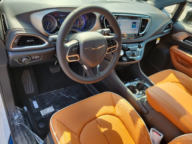 New 2026 Chrysler Pacifica Pinnacle FWD image 16