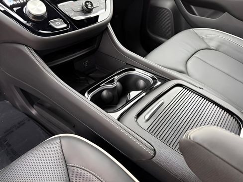 New 2026 Chrysler Pacifica Limited w/ S Appearance Package image 25