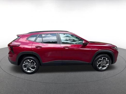 Used 2025 Chevrolet Trax LT w/ LT Convenience Package FWD image 16