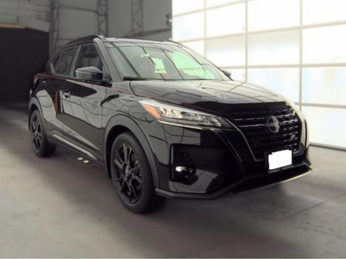 Used 2024 Nissan Kicks SR w/ SR Premium Package FWD image 4