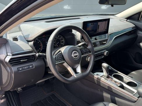 Used 2024 Nissan Altima 2.5 SR w/ SR Premium Package FWD image 4