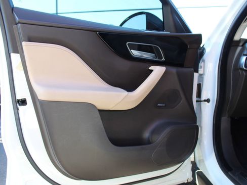 Used 2018 Jaguar F-PACE Prestige image 7