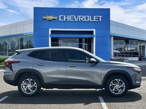 Certified 2024 Chevrolet Trax LS w/ LS Convenience Package FWD image 5