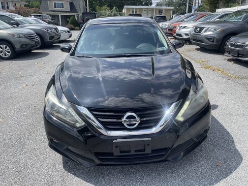 Used 2017 Nissan Altima 2.5 SR w/ Midnight Edition Package FWD image 2
