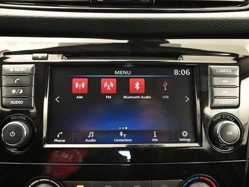 Used 2022 Nissan Rogue Sport S image 17