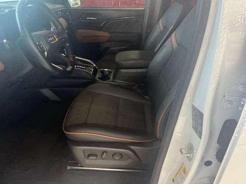 Used 2025 GMC Canyon AT4 AWD/4WD image 8