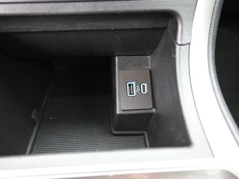 Used 2023 Ford Edge SEL image 9