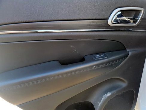 Used 2019 Jeep Grand Cherokee Limited image 15