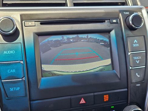 Used 2015 Toyota Camry SE w/ Moonroof Package FWD image 29