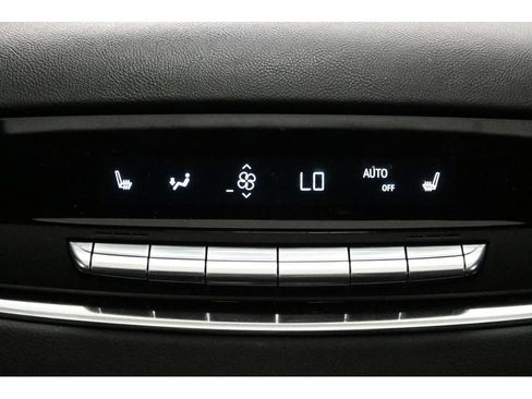 Used 2021 Cadillac Escalade Premium Luxury AWD/4WD image 34