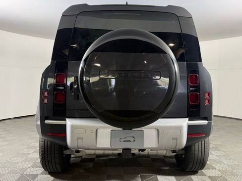 Used 2025 Land Rover Defender 110 S image 7