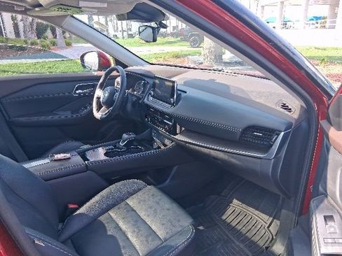 Used 2021 Nissan Rogue SL FWD image 11