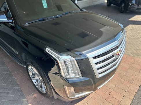 Used 2017 Cadillac Escalade Luxury AWD/4WD image 27