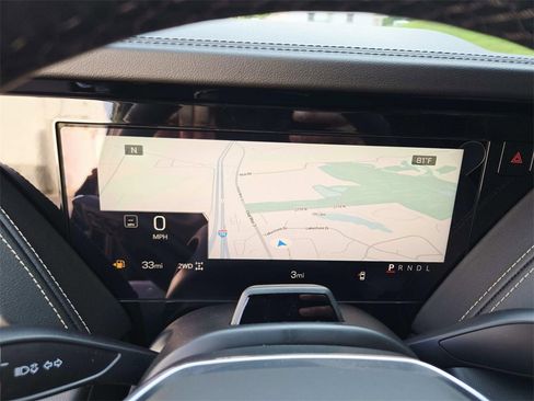 New 2025 GMC Yukon Elevation image 24