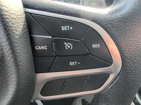 Used 2021 Chrysler Voyager L image 19