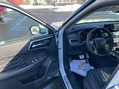 New 2026 Mitsubishi Outlander SEL image 10