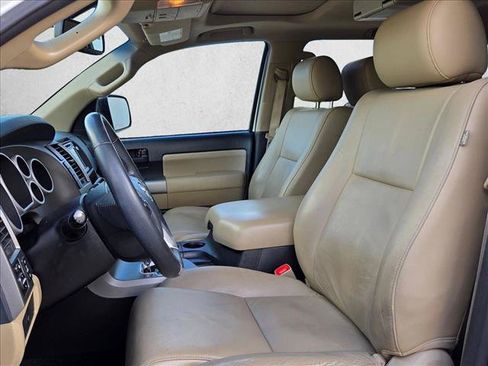 Used 2017 Toyota Sequoia SR5 w/ Premium Package RWD image 11