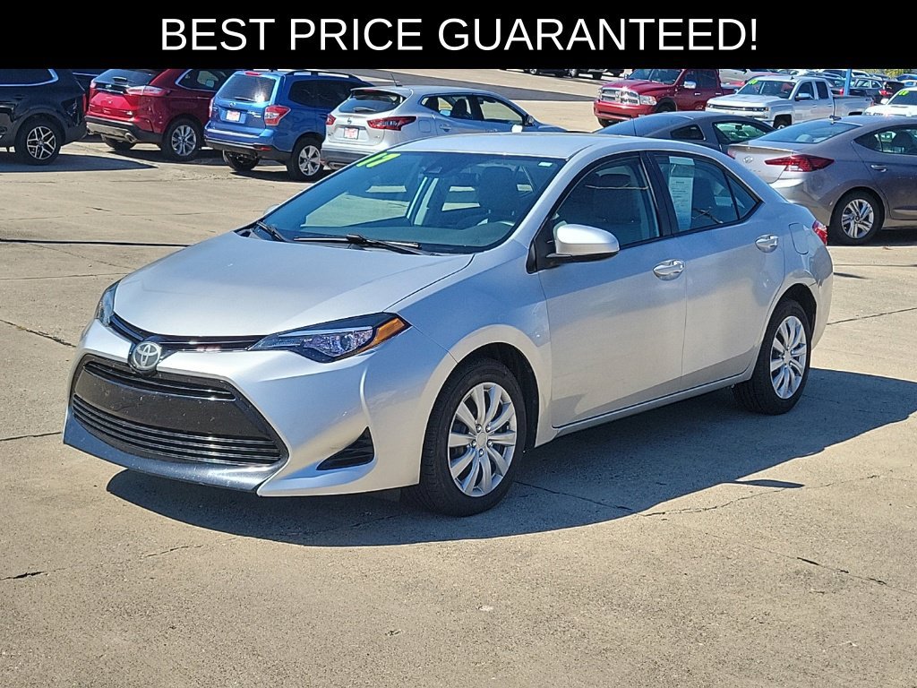 Used 2017 Toyota Corolla LE FWD image 2