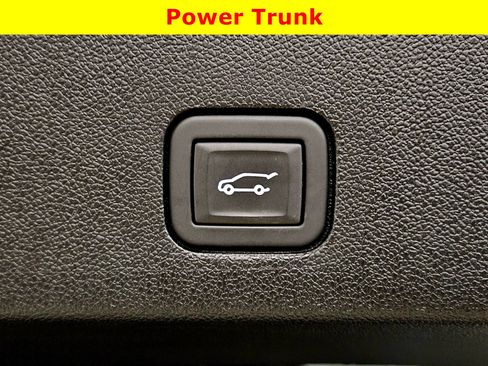 Used 2024 Cadillac XT6 Premium Luxury w/ Technology Package image 32