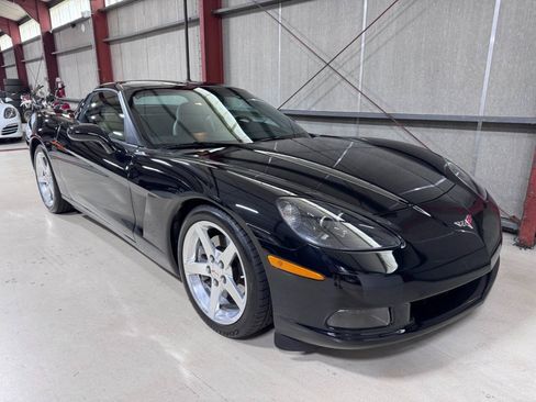 Used 2005 Chevrolet Corvette Coupe w/ Preferred Equipment Group RWD image 35