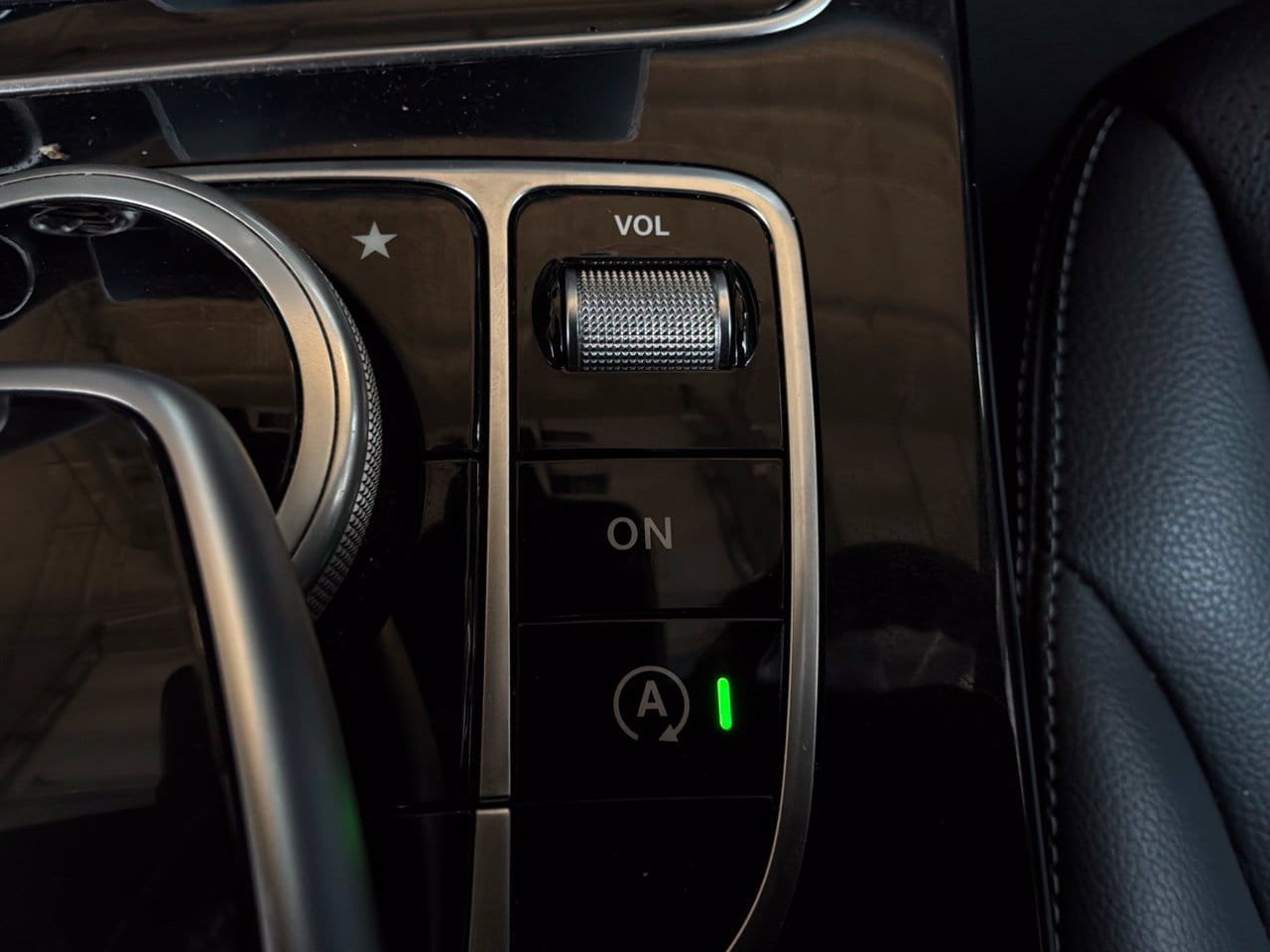 Used 2015 Mercedes-Benz C 400 4MATIC image 35