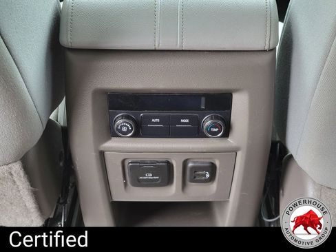 Used 2020 Chevrolet Traverse LT image 17