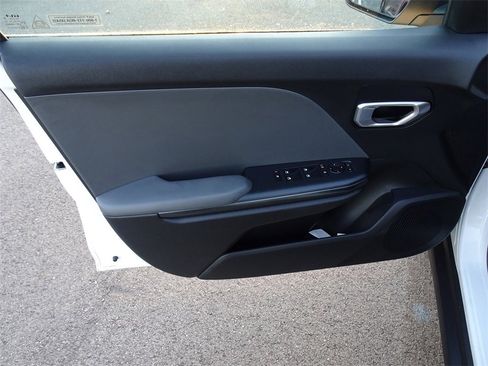 Used 2025 Kia K4 LX image 12