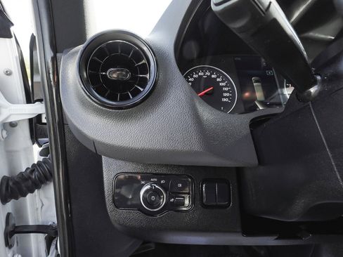 Used 2025 Mercedes-Benz Sprinter 2500 image 13