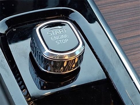 Used 2024 Volvo XC60 T8 Ultimate w/ Protection Package Premier image 23