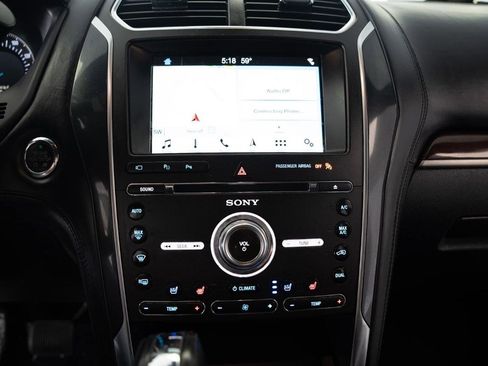 Used 2018 Ford Explorer Platinum AWD/4WD image 16