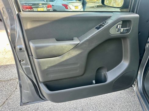 Used 2021 Nissan Frontier SV image 12